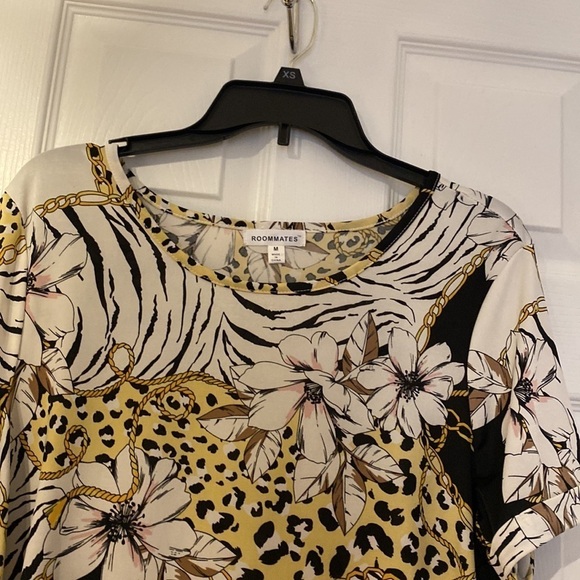 Roommates Dress - Picture 2 of 4